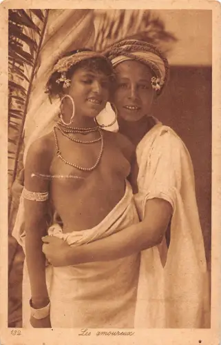 B449 Risque Two Native Women Semi-Nude Harming Each other Amoureux Postkarte