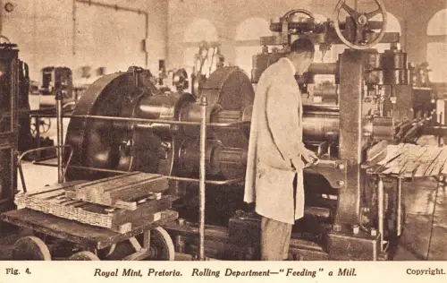 A694 Südafrika Royal Mint Pretoria Rolling Department Feeding a Mill Postkarte