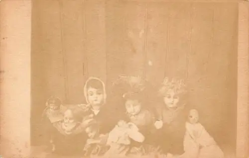 A719 Echt Foto Puppengruppe Spielzeug Sepia Vintage Postkarte