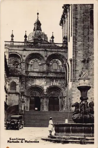 A718 Spanien Santiago Fachada de Plateriau Brunnenwagen RPPC Vintage Postkarte