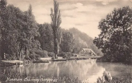 A741 England Muneham Courtnery Cottage Vintage Postkarte