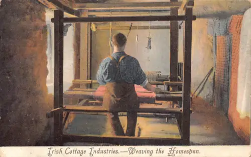 B035 Irland Irish Cottage Industries Weaving the Homespun Vintage Postkarte