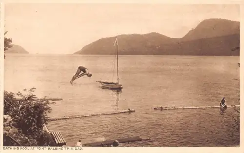 B035 Trinidad Badebad am Point Baleine Jumper Schwimmer Vintage Postkarte