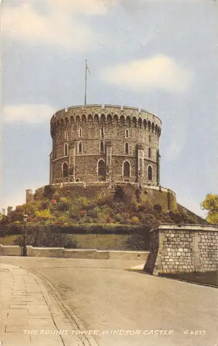 L242 England The Round Tower Windsor Castle Vintage Postkarte