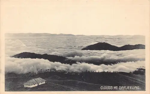 A004 Indien Wolken über Darjeeling Vintage Postkarte