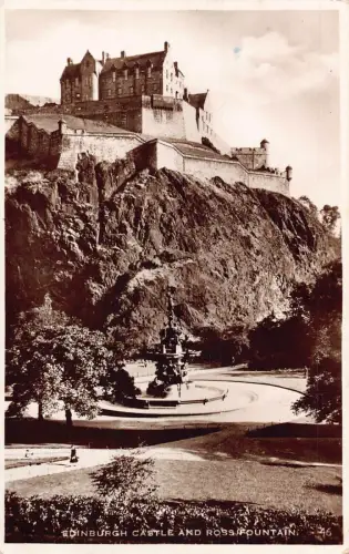 L244 Schottland 1938 Edinburgh Castle and Ross Fountain RPPC Vintage Postkarte