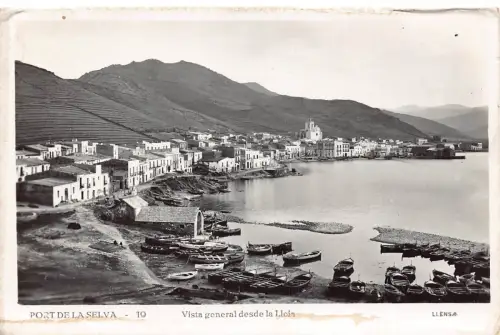 A794 Spanien Port de la Selva Gesamtansicht von Lloia Boote RPPC Vintage Postkarte