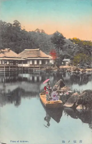 L268 Japan Teich von Hikone zwei Geishas Boot Kimono Regenschirm Vintage Postkarte