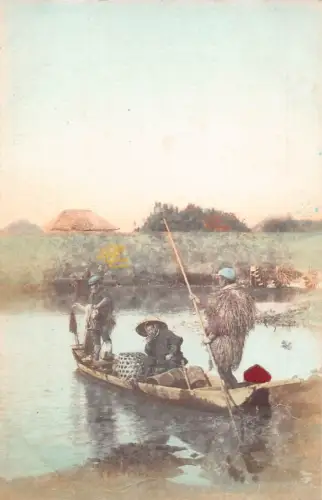 L268 Japan Fischer im Boot, Fischkäfige, Mann raucht Vintage Postkarte