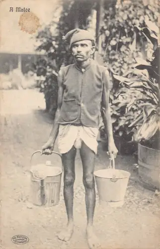 B079 Indien ein Malee Ureinwohner Mann fürsorglich Wassereimer Ethno RPPC Vintage Postkarte