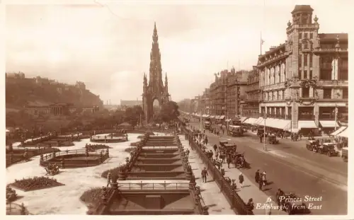 B091 Schottland Edinburgh Princes Street aus Osten RPPC Postkarte