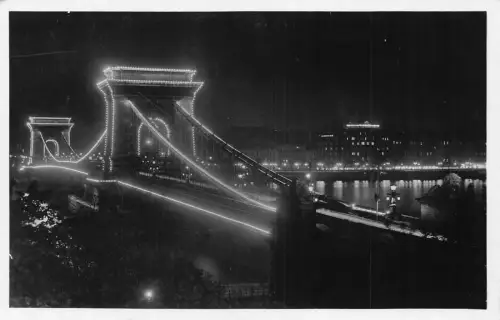 B077 Ungarn Budapest Kettenbrücke nachts beleuchtet Vintage Postkarte