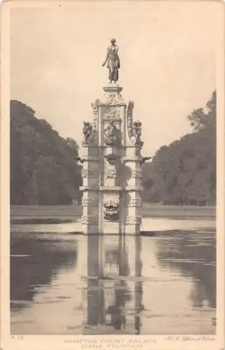 L246 England Hampton Court Palace Diana Fountain Vintage Postkarte