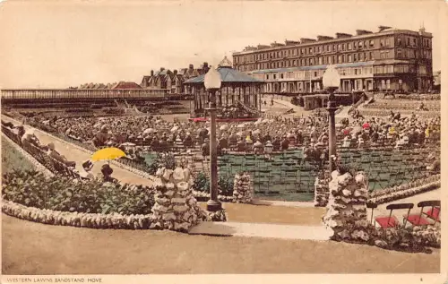 L247 England Western Rasenpavillon Hove Amphitheater Stühle Schirm Postkarte