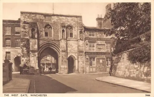 L247 England The West Gate Winchester Vintage Postkarte