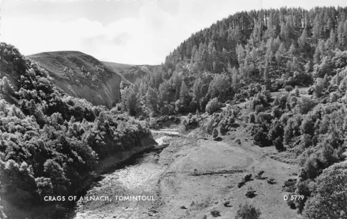 L242 Schottland Tomintoul Crags of Ailnach Forest RPPC Vintage Postkarte