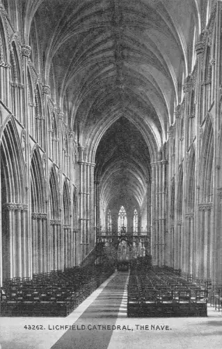 L247 England Lichfield Cathedral The Nave Vintage Postkarte