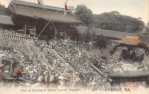 L273 Japan Blick auf das geschäftige Osuwa Festival Nagasaki Menge Flaggen Postkarte