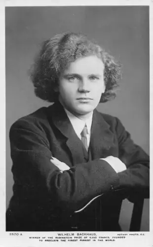 A829 RPPC Wilhelm Backhaus Gewinner Rubinstein Preis Pianist Postkarte