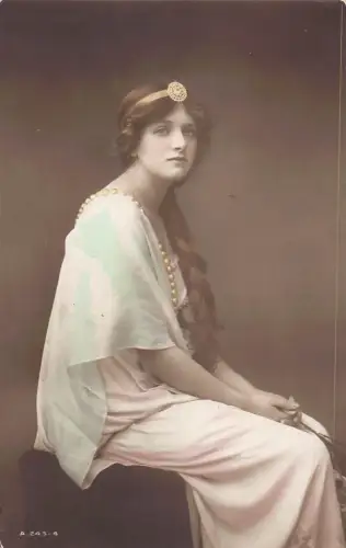 A829 Edwardian British Actress Gladys Cooper 1913 RPPC Postkarte