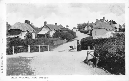 A030 England Sway Village New Forest Kinderwagen Vintage Postkarte