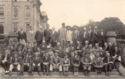 B123 Echt Foto Gruppe Männer und Jungen Pfeife rauchend Sozialgeschichte AK