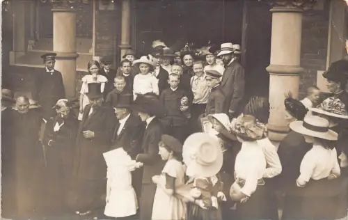 B105 Hochzeit 1913 Gästegruppe Atelier Westfalen Münster RPPC Postkarte
