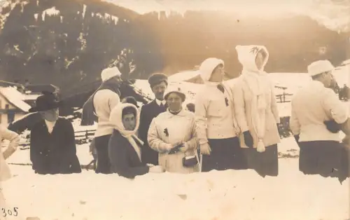 B123 Sozialgeschichte 1912 Schweiz Freundeskreis am Ort RPPC Postkarte