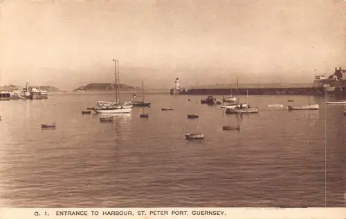 B128 England Hafeneinfahrt St Peter Port Guernsey Boote Vintage Postkarte