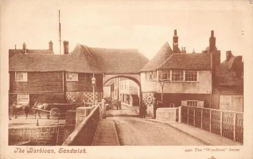A030 England The Barbican Sandwich Kutsche Vintage Postkarte