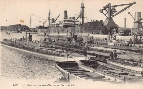 B491 Frankreich Calais Les Sous Marins au Port Dampfschiff Dampfer Vintage Postkarte