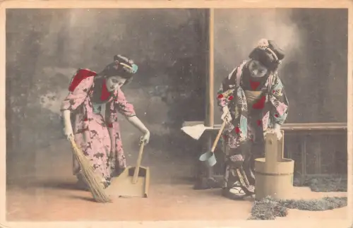 L542 Japan Geishas Putzfeger ethnisches Kostüm Vintage Postkarte
