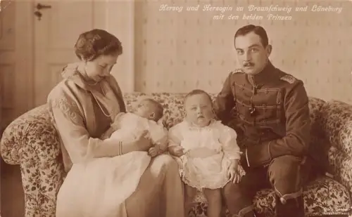 L064 Deutschland 1915 Herzog und Herzogin von Braunschweig mit Prinzessinnen AK