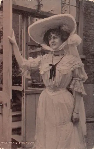 A847 Edwardianische britische Schauspielerin Miss Marie Studholme elegantes Kleid Postkarte