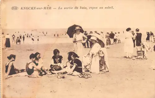 A851 Belgien Knocke sur Mer Sortie du bain Strand Frauen Postkarte
