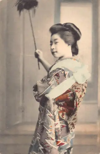 B584 Japan Geisha im Kimono lächelnd ethnische Kultur Postkarte