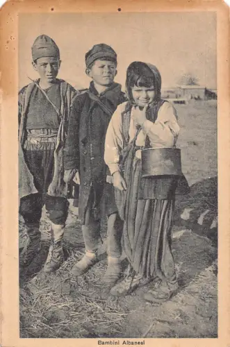 A853 Albanien Ureinwohner Bauernkinder in traditionellen Kostümen Postkarte