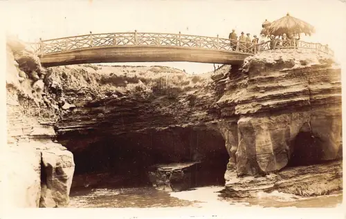 A855 USA 1930 California San Diego Cave and Bridge RPPC Vintage Postkarte