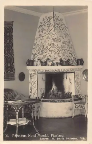 A858 Norwegen Peisestue Hotel Mundal Fjaerland Schornstein RPPC Vintage Postkarte