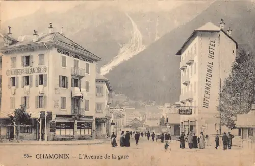 A858 Schweiz Chamonix L'Avenue de Gare International Hotel Vintage Postkarte
