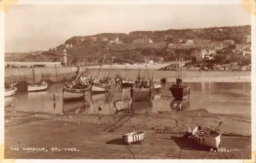 A051 England Der Hafen Fischerboote Schiffe Strand RPPC Vintage Postkarte