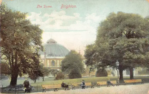 B142 England Brighton The Dome Benches Vintage Postkarte