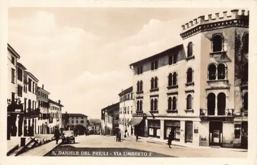 A873 Italien San Daniele del Friuli Via Umberto I Auto RPPC Vintage Postkarte