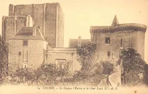 C009 Frankreich, Loches, Le Donjon, L'Entree et la Cour Louis XI Vintage Postkarte