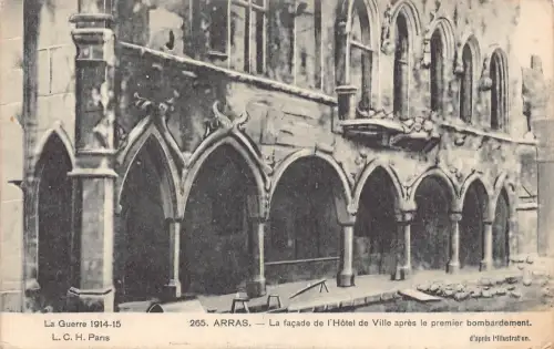 C010 Frankreich, Arras L'hotel de Ville Apres la Premier Bombardemen Vintage Postkarte