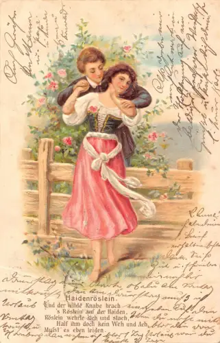 Paar umarmt am Zaun Rosenbusch 1905 geprägte Postkarte