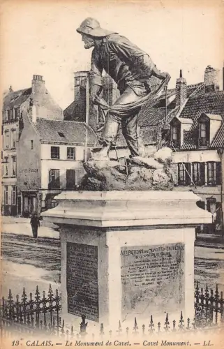 C010 Frankreich, Calais Cavet Denkmal Vintage Postkarte
