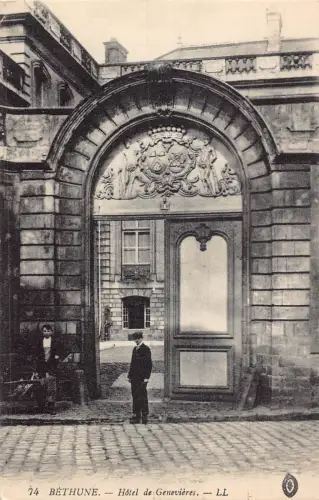 C010 Frankreich, Bethune Hotel de Genevieres Vintage Postkarte