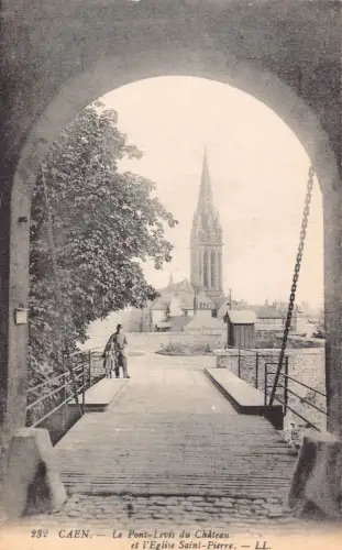 C011 Frankreich, Caen Le pont-Levis du Chateau et L'Eglise Saint Pierre Postkarte