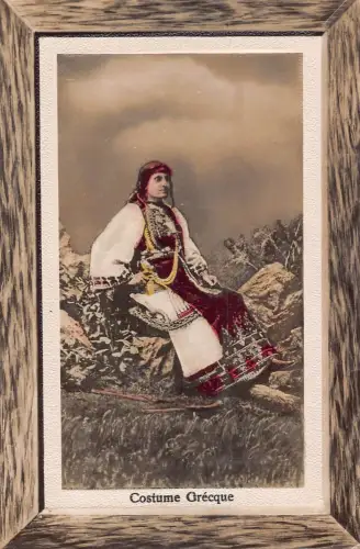 L329 Griechenland National Tracht Frau sitzend ethnische Kleidung Vintage Postkarte